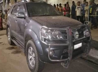 রাজধানীতে কোটি টাকার গাড়ীর ভিতর থেকে মিলল লাশ। 