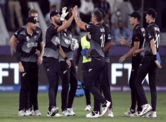 অসহায় আত্মসমর্পণ ভারতের