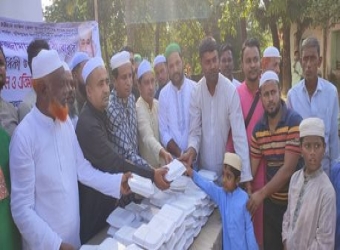 কর্ণফুলীতে আখতারুজ্জামান বাবুর মৃত্যুবার্ষিকী উপলক্ষে খাবার বিতরণ