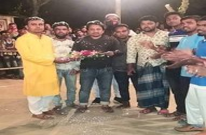 ত্রিশালের বালিপাড়ায় পিতার জন্য নৌকায় ভোট চাইলেন চেয়ারম্যান পুত্
