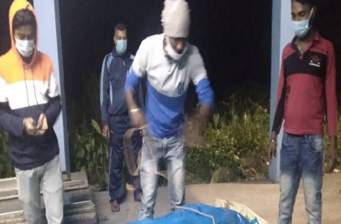 ট্রেনের সামনে ঝাঁপ, প্রেম মানেনি পরিবার।