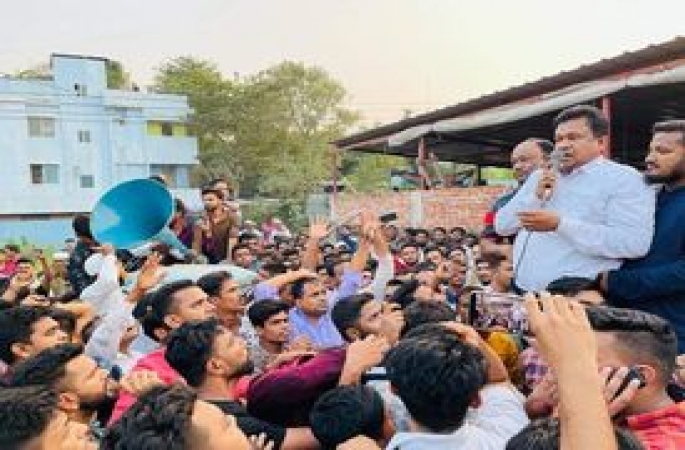 জনগনের বাতিঘরে পরিণত হয়েছে আলহাজ্ব জাহাঙ্গীর আলমের বাড়ি 