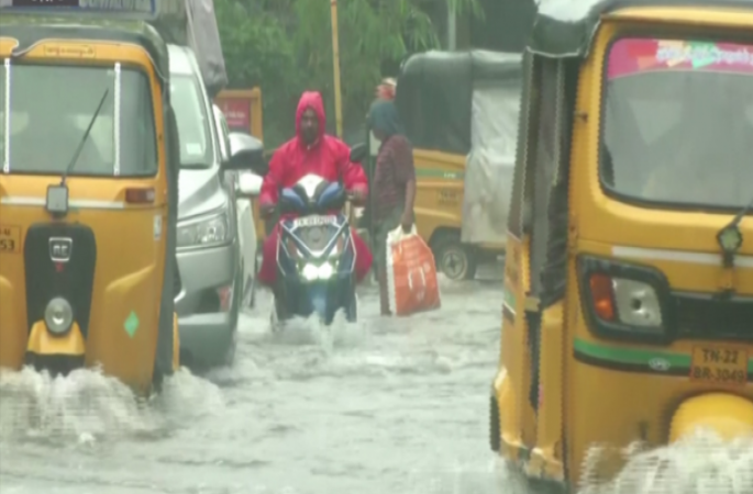মৃতের সংখ্যা বেড়ে ৮, ভয়াবহ বন্যায় বিপর্যস্ত তামিলনাড়ু