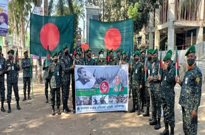 মানিকগঞ্জে পতাকা মিছিল