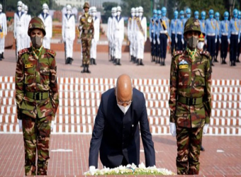 স্মৃতিসৌধে শহীদদের প্রতি ভারতের রাষ্ট্রপতির শ্রদ্ধা