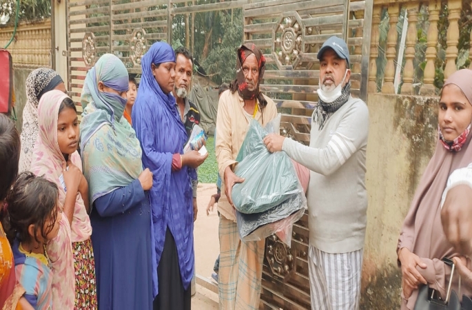 চেয়ারম্যান ছাবের আহমেদের  উদ্যোগে কম্বল বিতরণ