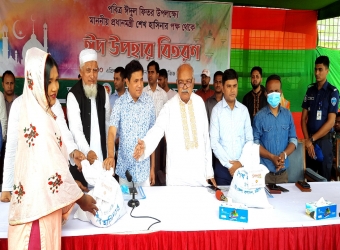 চট্টগ্রাম জেলা প্রশাসনের পক্ষ থেকে ৩ হাজার অসহায় পরিবারকে ঈদ উপহার
