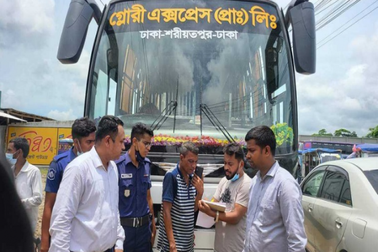অতিরিক্ত ভাড়া আদায় করে জরিমানার মুখে পাঁচ বাস