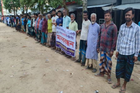 মানিকগঞ্জে ‘ধর্ম অবমাননা’র অভিযোগে মানববন্ধন ও বিক্ষোভ