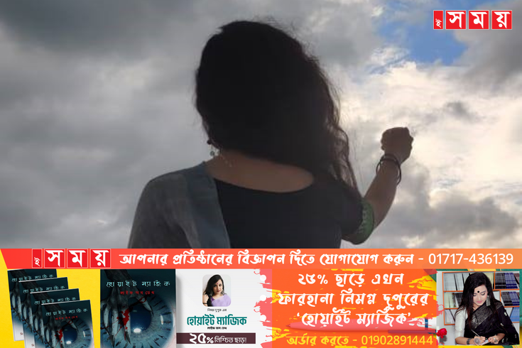 গার্লফ্রেন্ডের কথা রাখতে প্লেনে হকারি