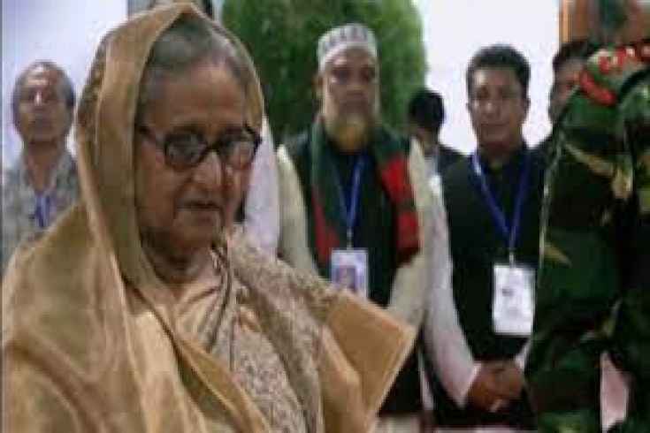 নিজ এলাকায় মতবিনিময় সারলেন শেখ হাসিনা