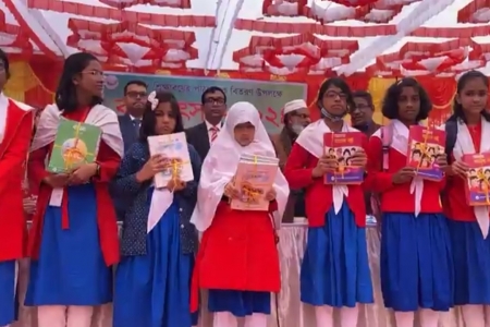 নাটোরে বছরের প্রথম দিনে বই উৎসব