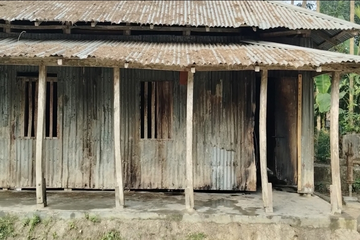 পটুয়াখালীর দশমিনায় একটি ভোট কেন্দ্রে আগুন দিয়েছে দুর্বৃত্তরা।