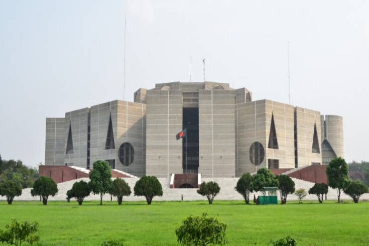 ইতিহাসের সাক্ষী হওয়ার অপেক্ষায় জাতীয় সংসদ