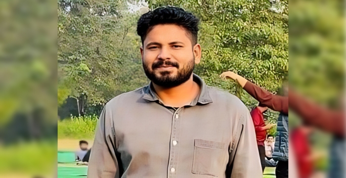 জাহাঙ্গীরনগরের ৪ ছাত্র স্বামীকে আটকে রেখে গণধর্ষন করেছে বউকে ।