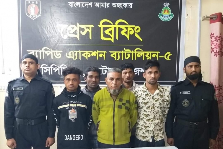 সিংড়ায় সংঘবদ্ধ মোবাইল চোর চক্রের ৫জন আটক