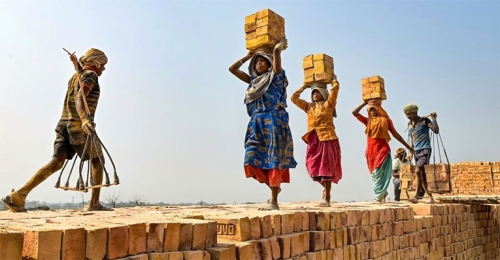 শ্রমিকদের মজুরি বাড়ানো হচ্ছে না কেন?