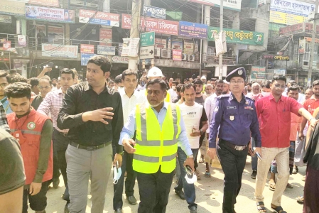 রূপগঞ্জে মহাসড়কে অযান্ত্রিক যানবাহন ও থ্রী হুইলার চলাচল বন্ধে জনসচেতনতা প্রচারনা  