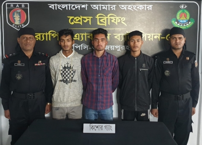 জয়পুরহাটে কিশোর গ্যাং লিডার রাব্বি সহ র‍্যাবের হাতে আটক ৩