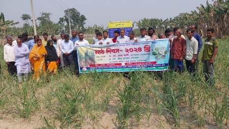 জয়পুরহাটে আখের সাথে সাথী  ফসল  চাষে উদ্বুদ্ধ করতে  মাঠ  দিবস  অনুষ্ঠিত
