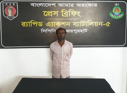 র‍্যাব টিম জয়পুরহাট কর্তৃক ধামুরহাট থেকে ফেন্সিডিল সহ আটক ১