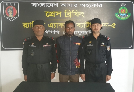জয়পুরহাটে ৫ হাজার ট্যাপেন্ডাডলসহ মাদক ব্যবসায়ী র‍্যাবের হাতে আটক
