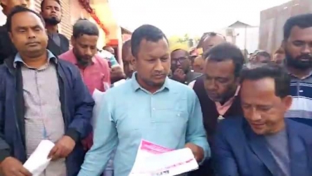 দ্রব্যমূল্য বৃদ্ধির প্রতিবাদে পীরগঞ্জ উপজেলা বিএনপির লিফলেট বিতরণ 