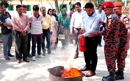 রূপগঞ্জে জাতীয় দুর্যোগ প্রস্তুতি দিবসে বর্ণাঢ্য র‍্যালী, সভা অগ্নিকান্ড বিষয়ক মহড়া