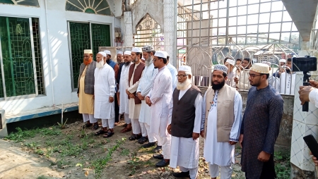 জামিনে মুক্তির পরে পিরোজপুরে সাঈদীর কবর জিয়ারতে জামায়াতের আমীর ডাঃ শফিকুর রহমান   