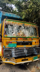 সকাল বেলা কাজে বেরিয়ে কাভার্ডভ্যানের চাপায় শ্রমিকের মৃত্যু 