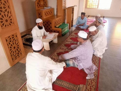 শরীয়তপুরের নড়িয়া উপজেলায় রমজান মাস উপলক্ষে মাস ব্যাপী কুরআন শিক্ষার আয়োজন করেছেন রাজনগরের মোড়ল কান্দি গ্রামের বিশিষ্ট শিল্পপতি জনাব, ( শফিকুল ইসলাম ) সোহেল মোড়ল।    