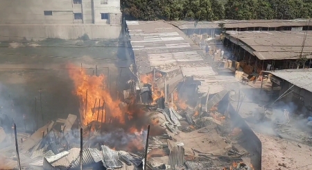 রূপগঞ্জে ফার্নিচার পট্রিতে ভয়াবহ অগ্নিকাণ্ডঃ বড় অঙ্কের ক্ষতির আশঙ্কা