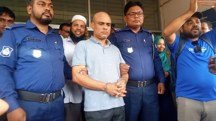 ভুয়া প্রকল্প সাজিয়ে ভুক্তভোগীদের টোপ দিয়ে কোটি কোটি টাকা আত্মসাৎকারী সাজ্জাদ অবশেষে গ্রেফতার।