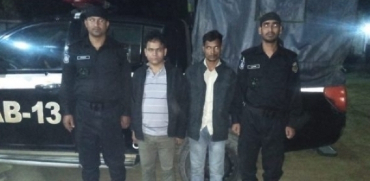 গাইবান্ধায় বাসের তল্লাশি চালিয়ে ১৫০ বোতল ফেনসিডিল সহ গ্রেফতার(২)