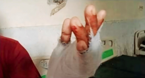অভিভাবককে পেটালেন সহকারী শিক্ষক 