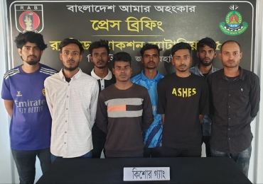 জয়পুরহাটে কিশোর গ্যাং জানু গ্রুপ লিডার সোহান সহ র‍্যাবের হাতে আটক ৮
