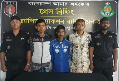 জয়পুরহাটে প্রায় দুই কেজি গাঁজাসহ ০৩ মাদক কারবারী গ্রেফতার 