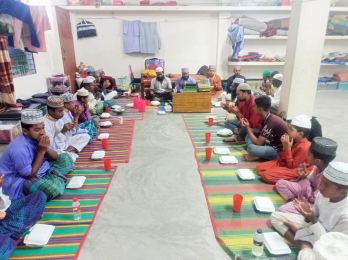 চৌগাছায় হাফেজদের সম্মানে ইফতার