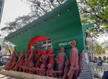 দেশের একমাত্র গুচ্ছ ভাস্কর্য: ৩২ বছরেও হয়নি পূর্ণাঙ্গ