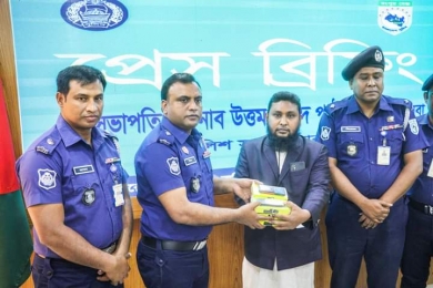 ঠাকুরগাঁও জেলা পুলিশের সংবাদ সম্মেলন অনুষ্ঠিত 