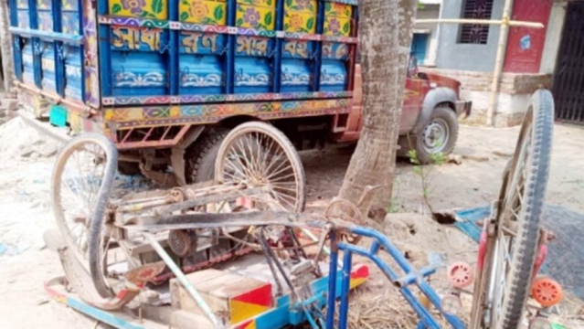গুরুদাসপুরে সড়ক দুর্ঘটনায় নিহত ১ আহত ৩