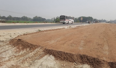 ঈদযাত্রায় টাঙ্গাইলে সিঙ্গেল সড়কে যানজটের শঙ্কা।