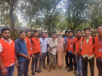 সনাতনী স্বেচ্ছাসেবী ফাউন্ডেশনের সহযোগীতায় অজ্ঞাত ও অসুস্থ বৃদ্ধ আশ্রয় পেলেন বাঙ্গালহালিয়া সনাতন ঋষি আশ্রমে। 