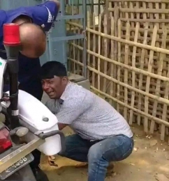 অসুস্থ মায়ের ঔষধ কিনতে গিয়ে ট্রাফিক পুলিশের ক্ষপ্পরে মোটরসাইকেল আরোহী 
