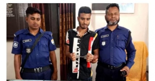 নীলফামারীতে ট্রেনে আটক ০১ যুবক। 