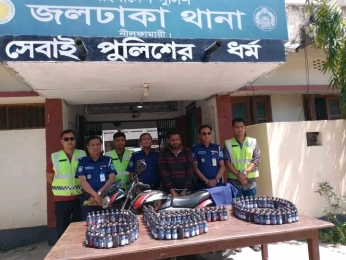 জলঢাকায় ১৮০ বোতল ফেনসিডিল সহ আটক ০১।