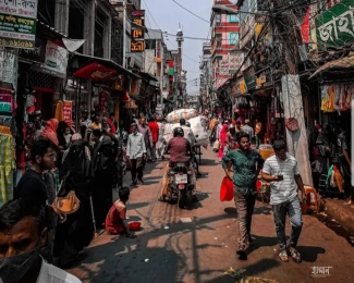 বরিশালে জমে উঠেছে ঈদের বেচাকেনা।
