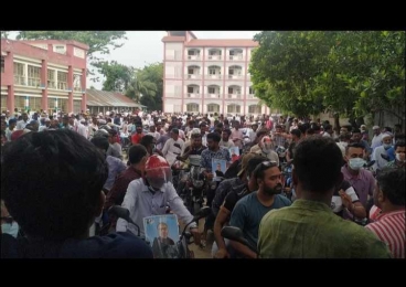 গুলফাম বকাউলের নেতৃত্বে মোটর সাইকেল শোভাযাত্রা।