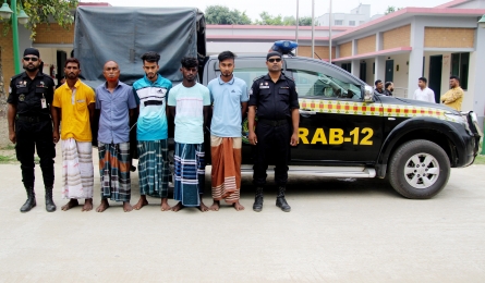 র‌্যাব-১২’র অভিযানে সিরাজগঞ্জ অপহরণকৃত মাদ্রাসা ছাত্রের মরদেহ উদ্ধার ও ০৫ জন আসামি গ্রেফতার