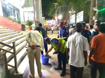 টাঙ্গাইলে একইস্থানে আ. লীগের দুই গ্রুপের সমাবেশ আহ্বান, ককটেল বিস্ফোরণে শহর জুড়ে আতঙ্ক।